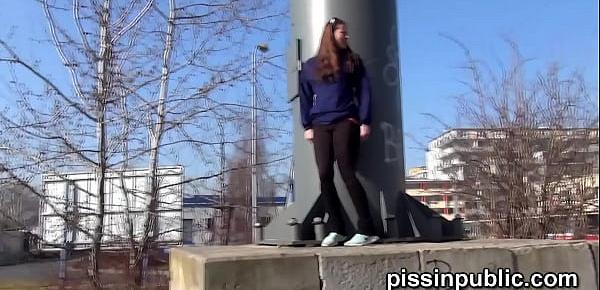  Look at the weird spots to urinate these girls found in the city